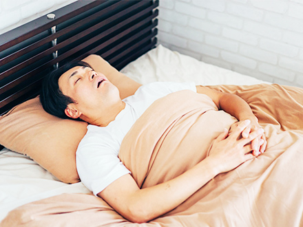 睡眠時の危険ないびきと安全ないびき